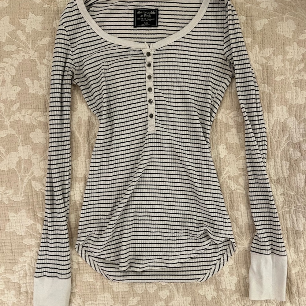 Abercrombie & Fitch Black and White Striped Long Sleeve Tee